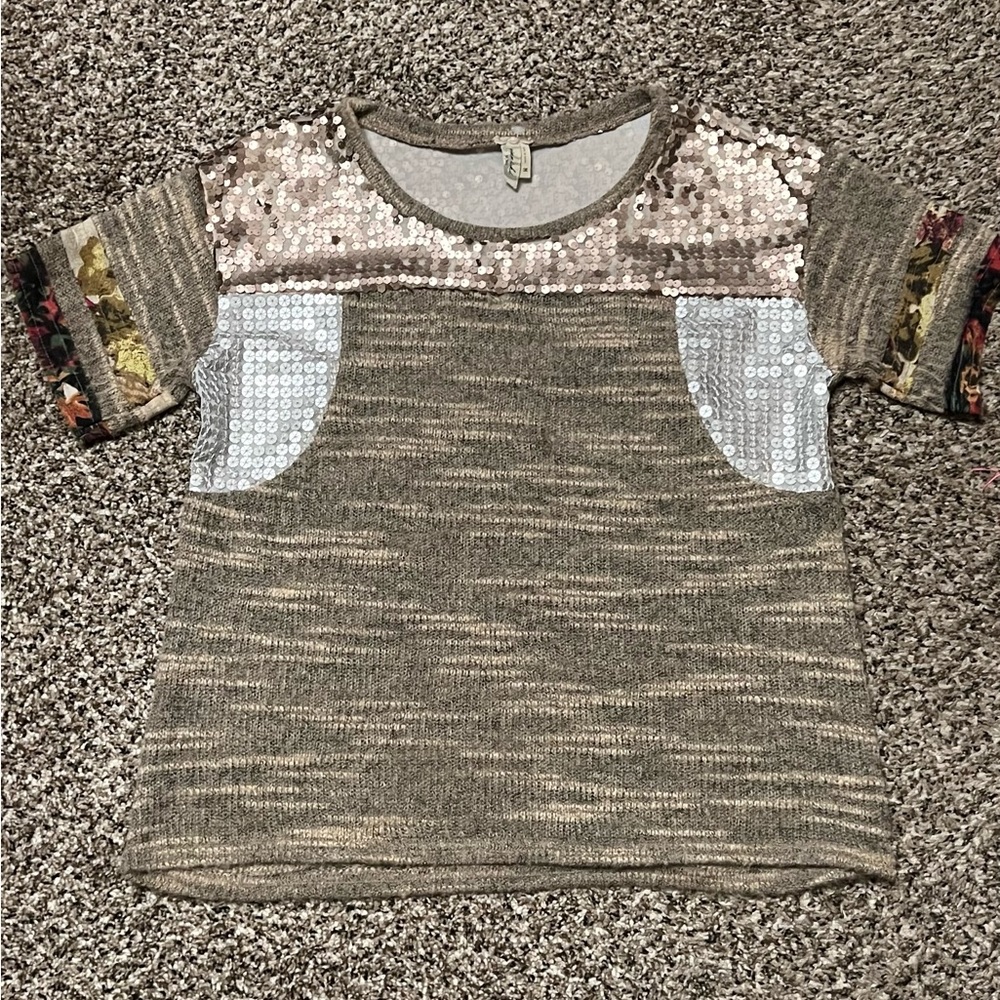 GIMMICKS BY BKE Sequin top